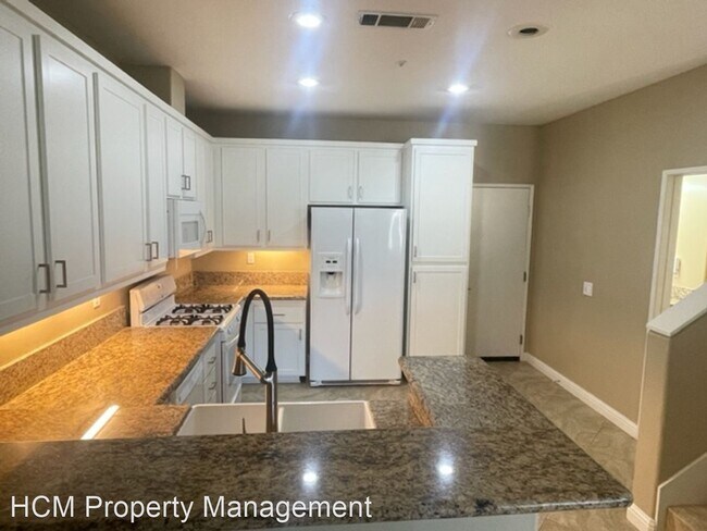 Building Photo - 3 br, 2.5 bath House - 3239 E Vicksberry U...