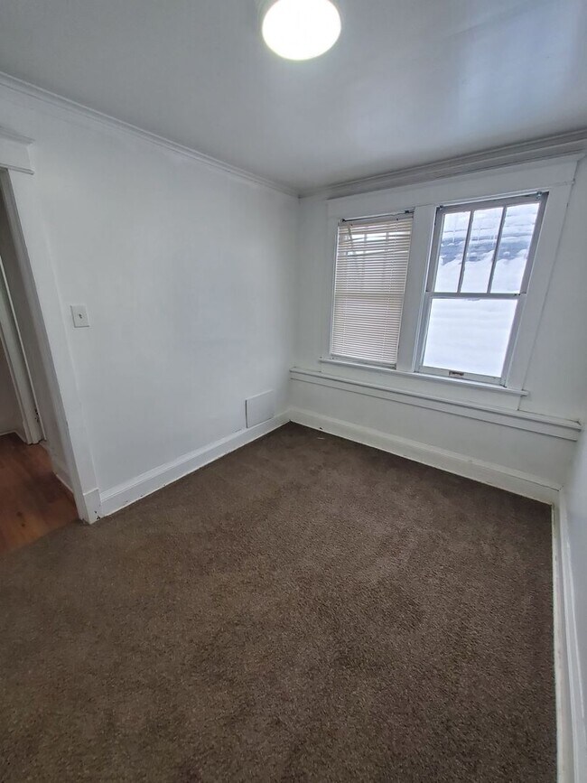 Foto del edificio - 3110 W Cameron Ave