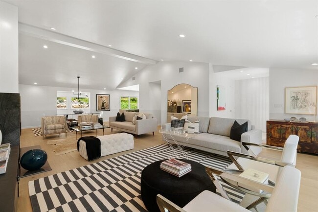 Foto del edificio - 5706 Highland Hills Cir