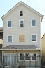 Building Photo - 9011 S Brandon Ave