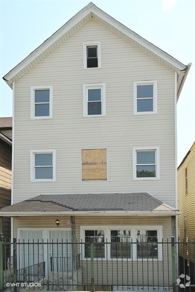 Building Photo - 9011 S Brandon Ave