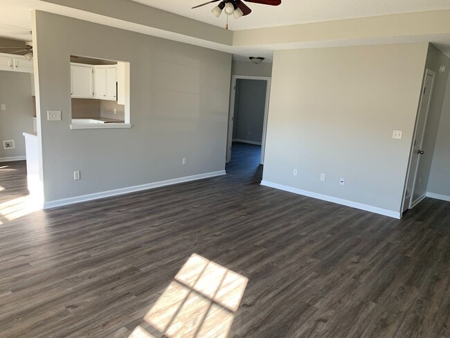 Building Photo - 329 Gathering House Dr