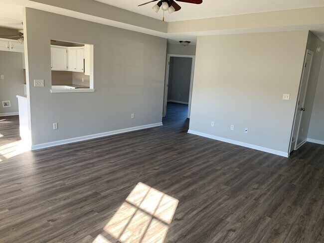 Foto del edificio - 329 Gathering House Dr