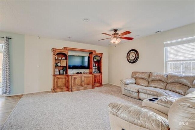 Foto del edificio - 5 Bedroom Home in South Boise _ Community ...
