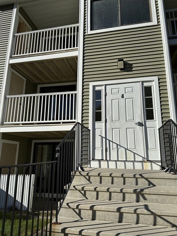 Building Photo - 4 Bridgeview Cir