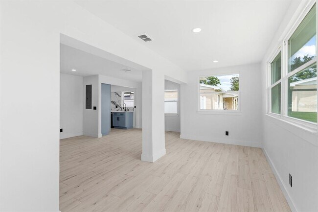 Foto del edificio - 715 40th Ave NE