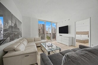 Building Photo - 485 Brickell Ave