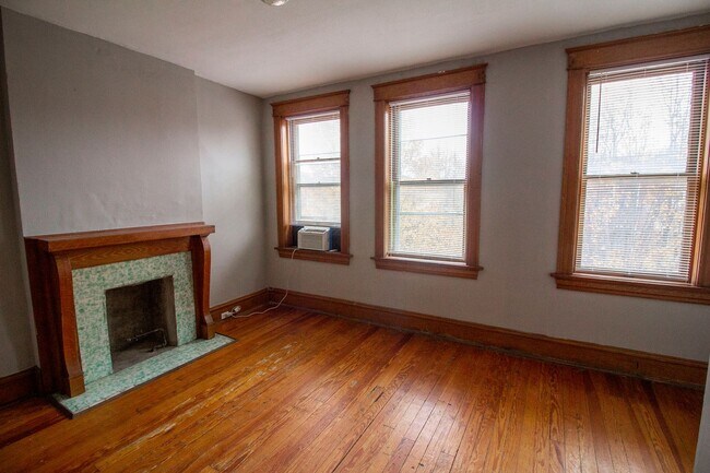 Building Photo - 3407 Winnebago St