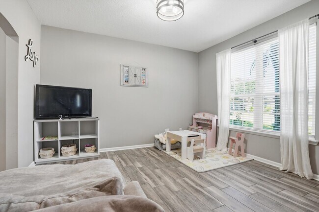 Building Photo - Space, Comfort & Privacy: 4-Bedroom Home in North Jacksonville