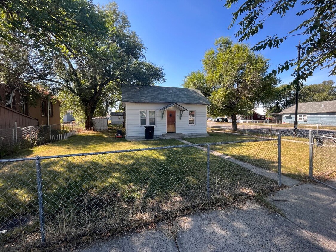Primary Photo - 2 Bedroom 1 bathroom house