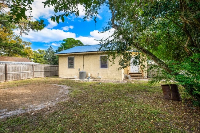 Building Photo - 12716 Gillespie Ave