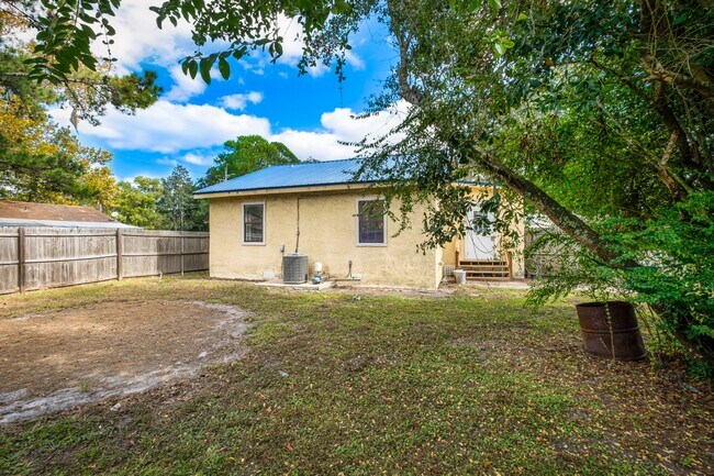 Foto del edificio - 12716 Gillespie Ave