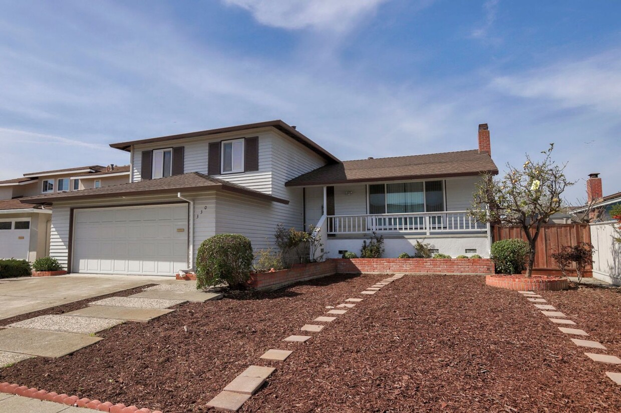 Foto principal - 4 Bed / 3 Bath Foster City home with great...