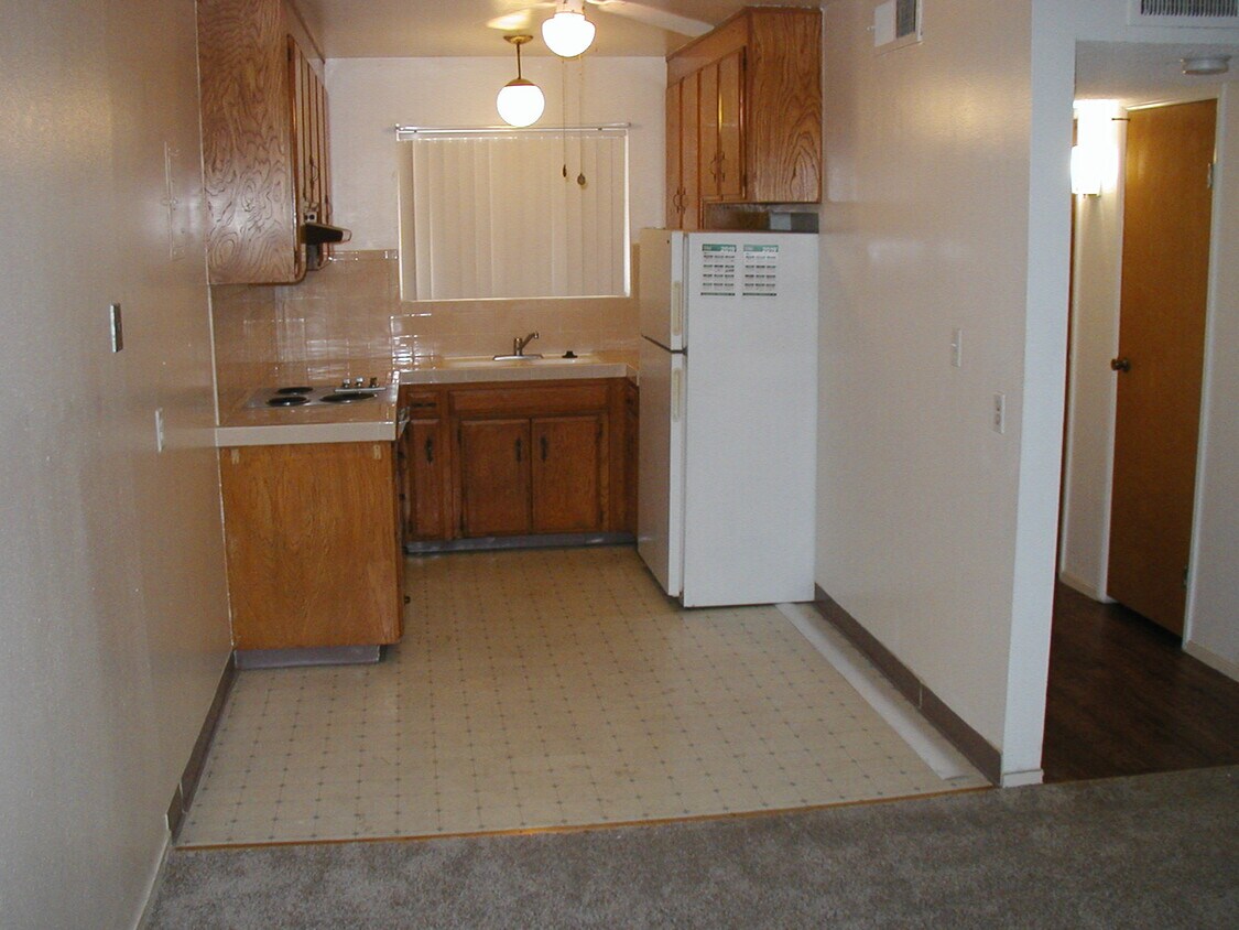 Kitchen - 4220 N First St