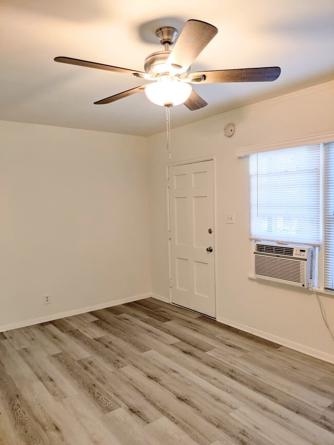 Building Photo - 12122 Hoffman St