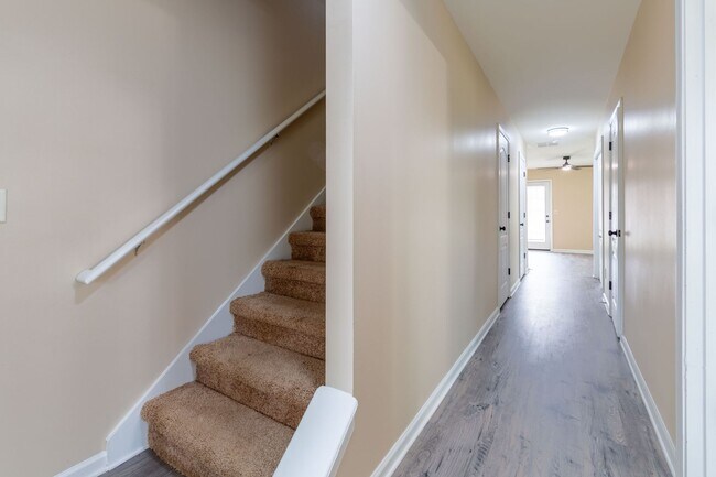 Foto del edificio - 3 Bed/2 Bath Townhouse in Douglasville!