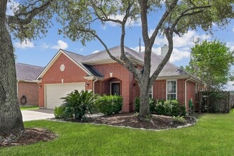 Building Photo - 5714 Overton Park Dr