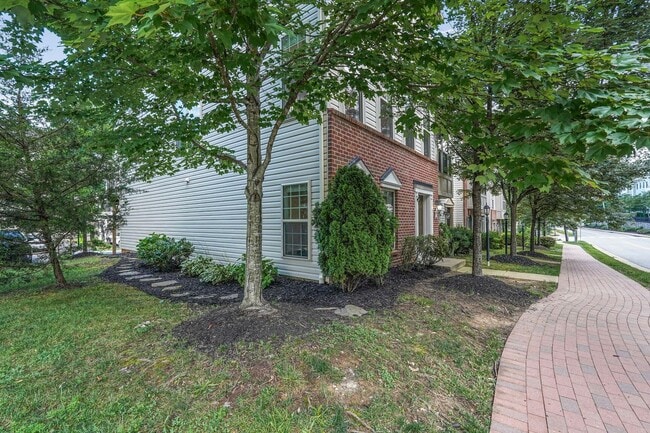Building Photo - 102 Vista Knoll Dr