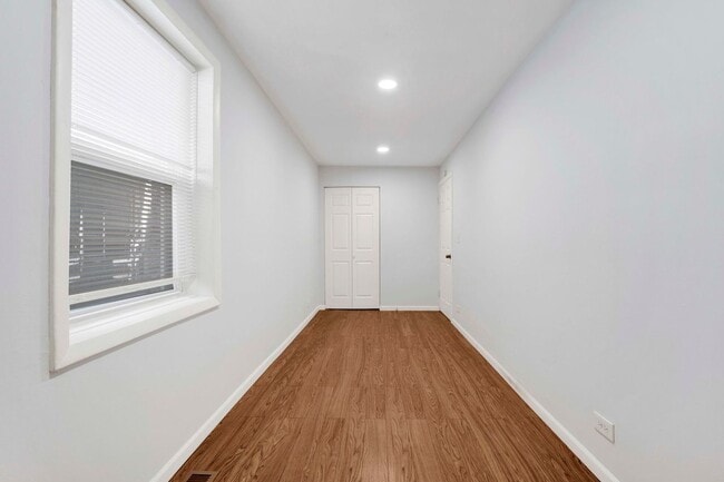 Building Photo - 465 W 27th St