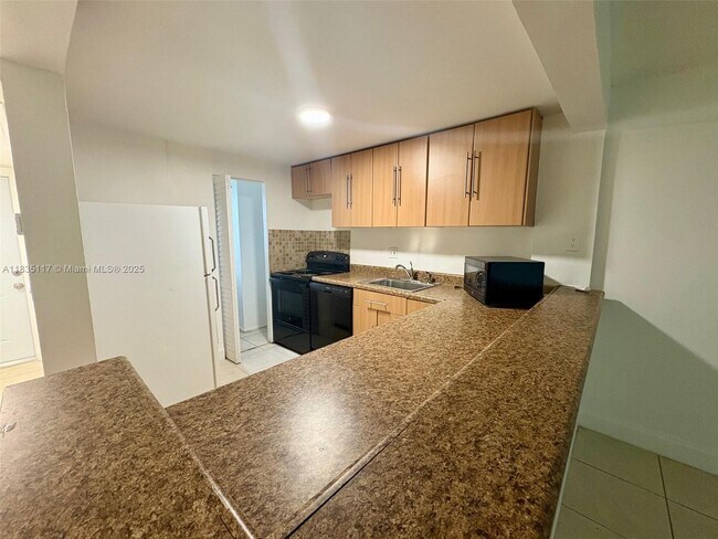 Building Photo - 8060 N Colony Cir