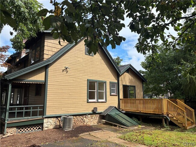 Foto del edificio - 960 Salt Springs Rd