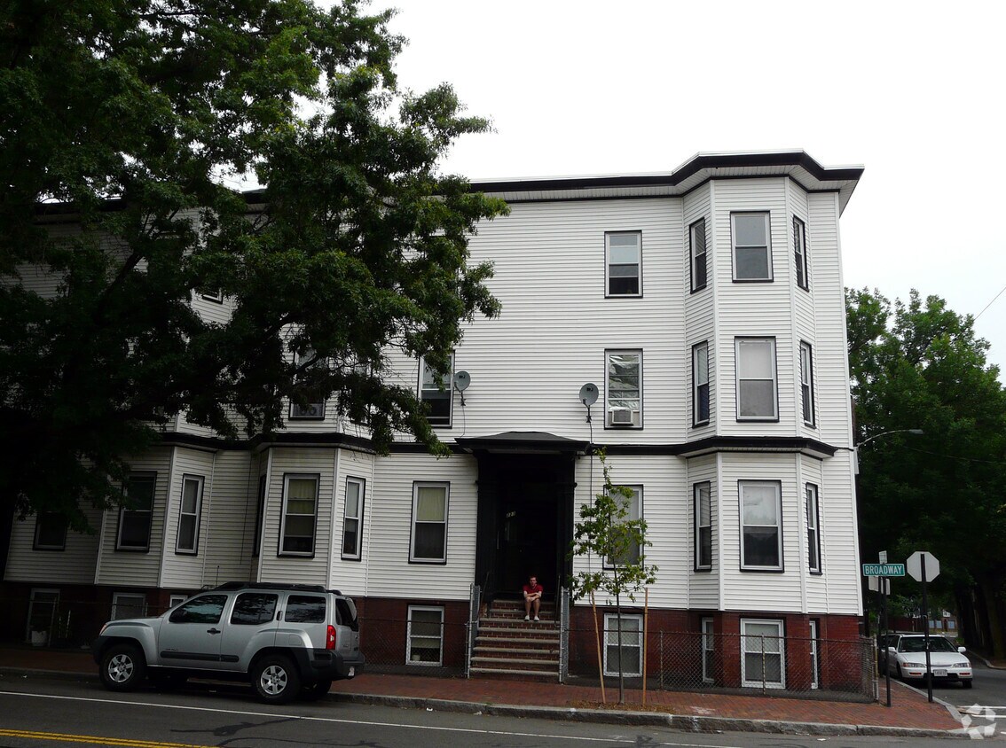 Building Photo - 223-225 Broadway