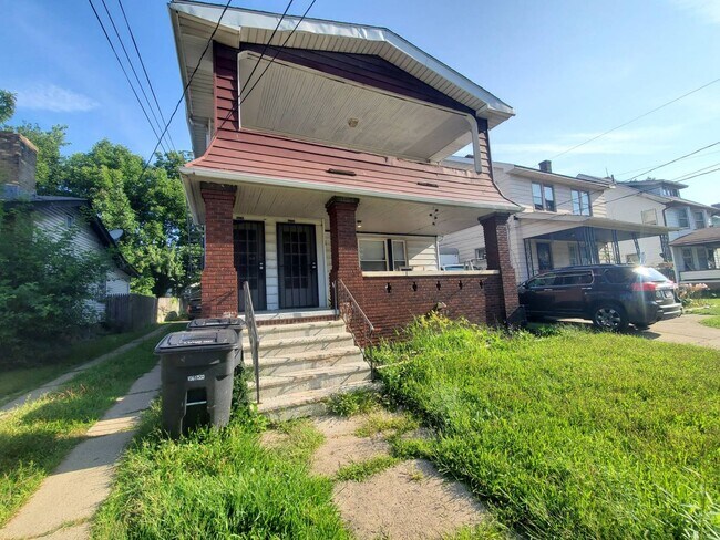 Foto del edificio - 15711 Grovewood Ave
