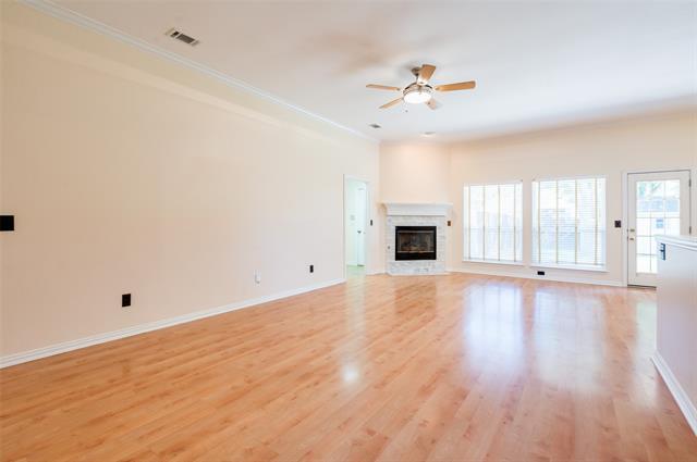 Foto del edificio - 5919 Willow Wood Ln
