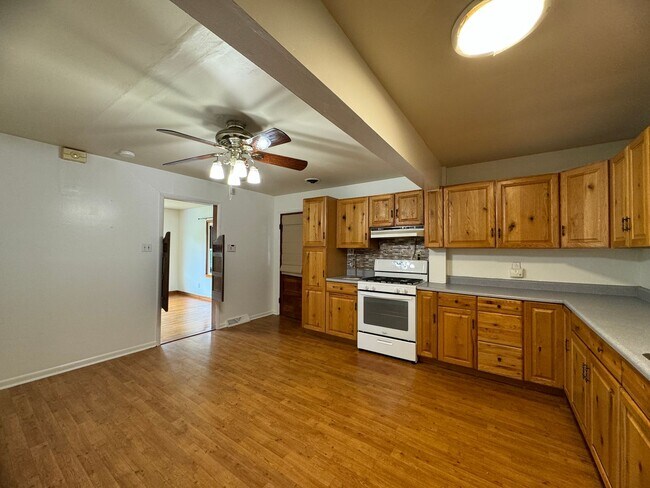 Building Photo - Single Family Home - Available For Rent!