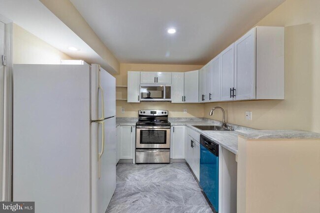 Building Photo - 17694 Avenel Ln