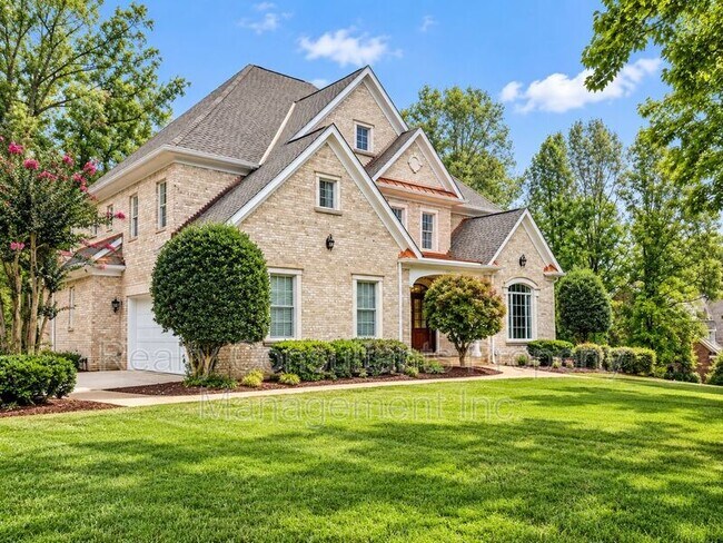 Foto del edificio - 7517 Henson Forest Dr