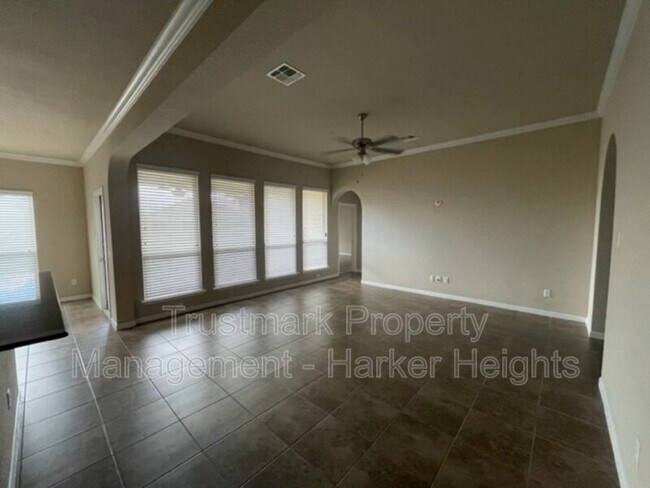 Foto del edificio - 8121 Iron Gate Dr