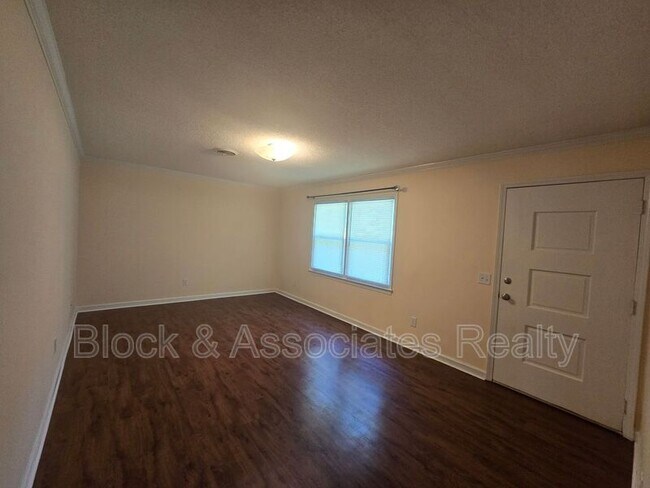 Foto del edificio - 2969 Tall Cedar Ln