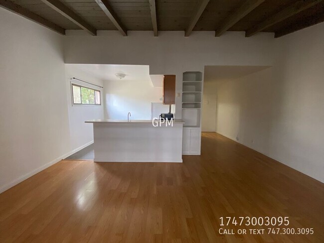 Building Photo - Stunning 1 Bedroom / 1 Bathroom In Westlak...