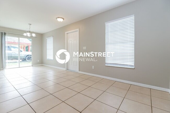 Foto del edificio - 3 Bedroom Pet-Friendly Home in Fort Myers, FL with Main Street Renewal