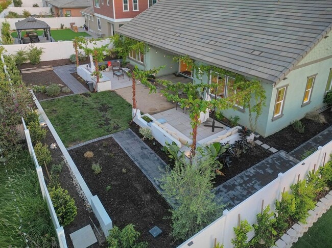 Building Photo - 263 Wisteria St