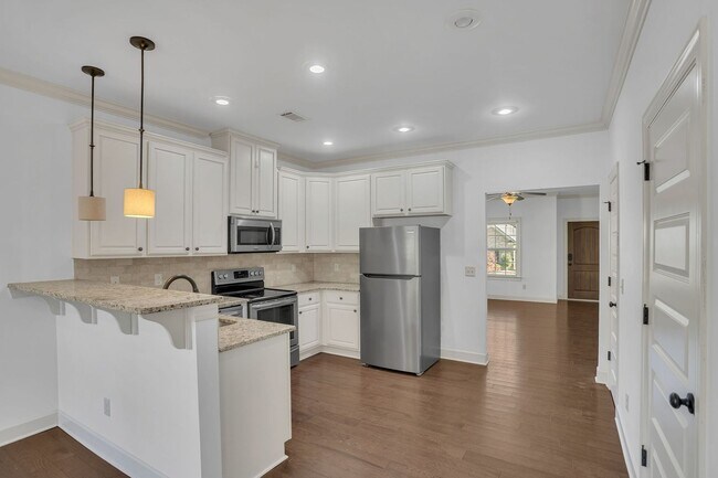 Foto del edificio - Rosemary Gate Townhome For Rent