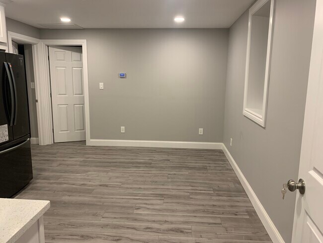 Foto del edificio - 49 Hilliard Ave