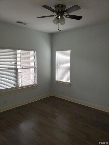 Foto del edificio - 4021 Blackstone Dr