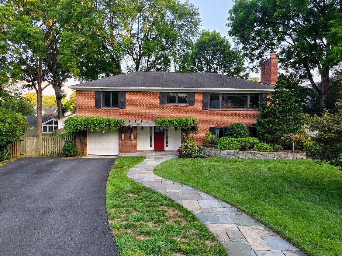 Primary Photo - 3505 N Jefferson St