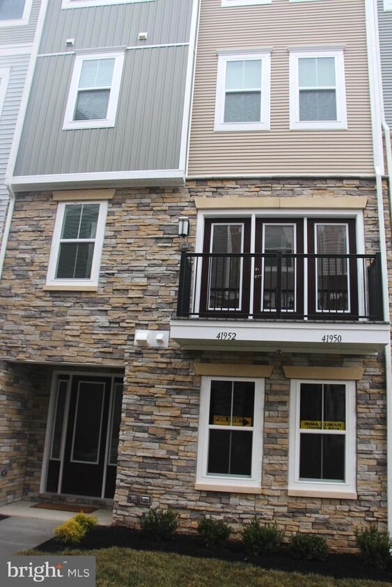 41950 Pickwick Ml Ter, Stone Ridge, VA 20105 Condo for Rent in Stone