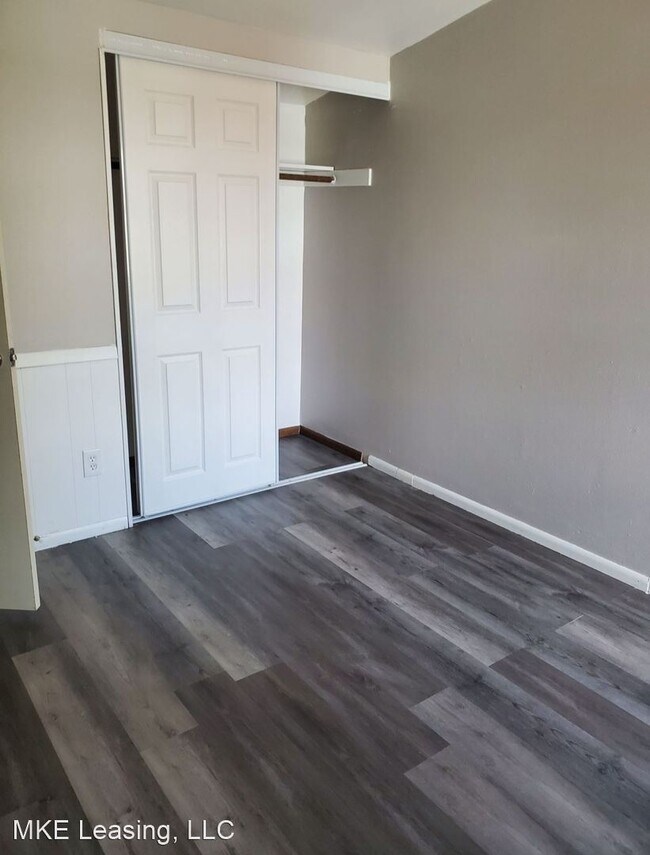 Building Photo - 3 br, 1.5 bath House - 8883 N Swan Road Un...