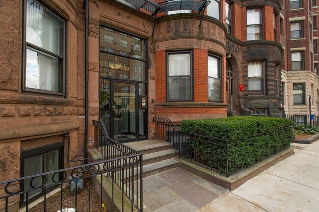 Foto del edificio - Nicely located studio near the Green Line ...