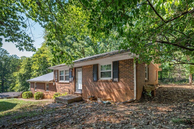Building Photo - 1018 Moseley Dr