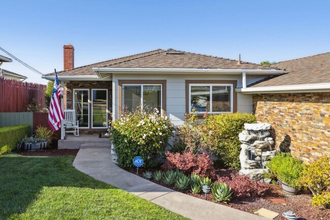 Building Photo - 623 Santa Susana Ave