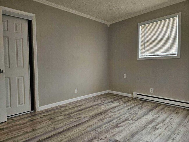Foto del edificio - 6028 Laurel Hall Dr