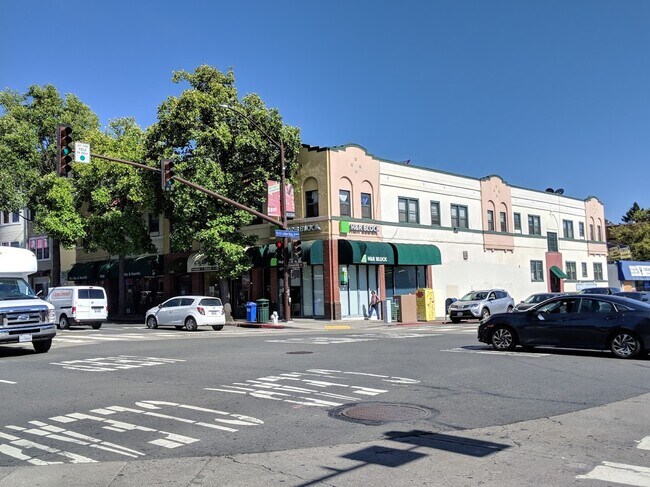 Foto del edificio - 1904 University Ave
