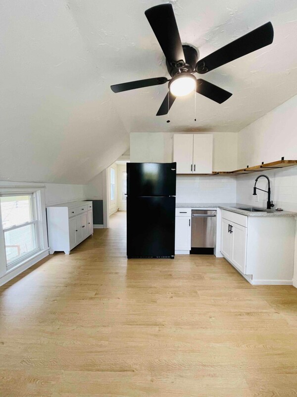 Primary Photo - 2051 W 45th St