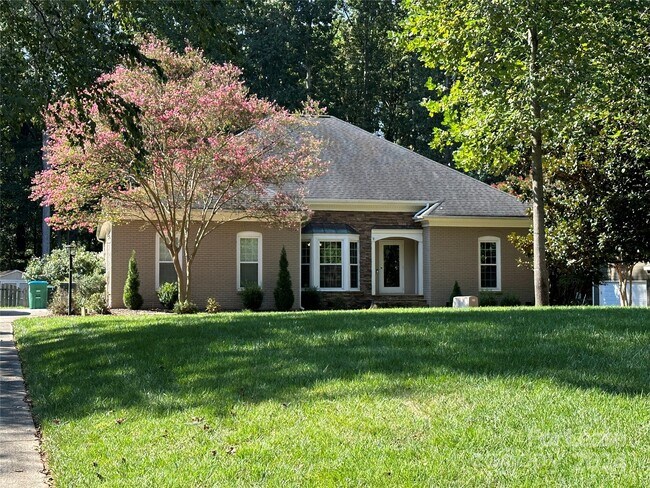 Foto del edificio - 1422 Sycamore Knoll Ct