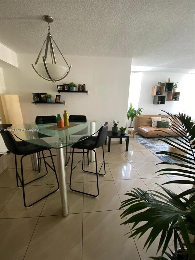 Foto principal - 4440 NW 107th Ave